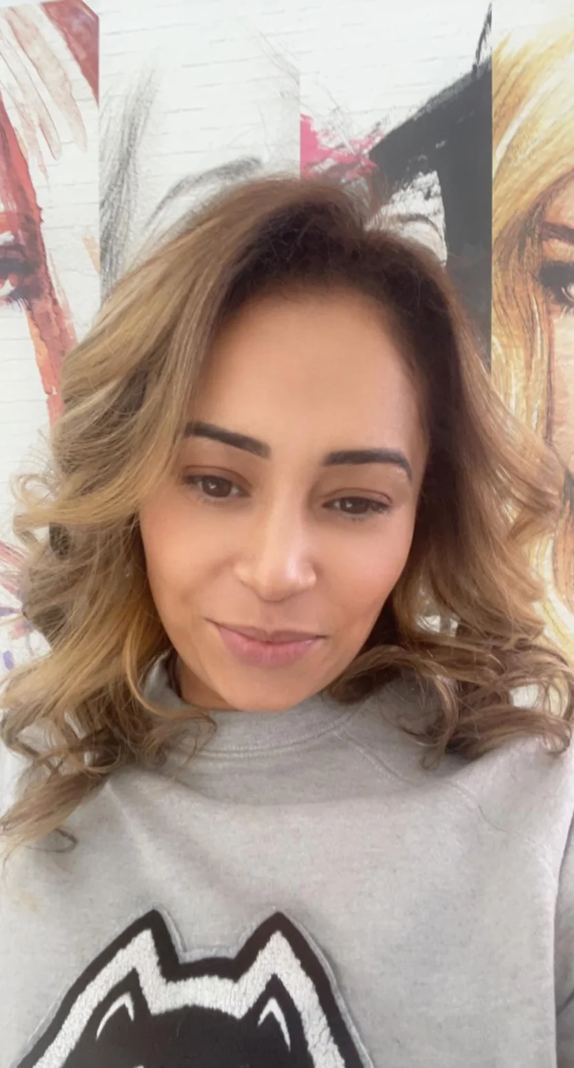 Soft caramel layered blow-dry